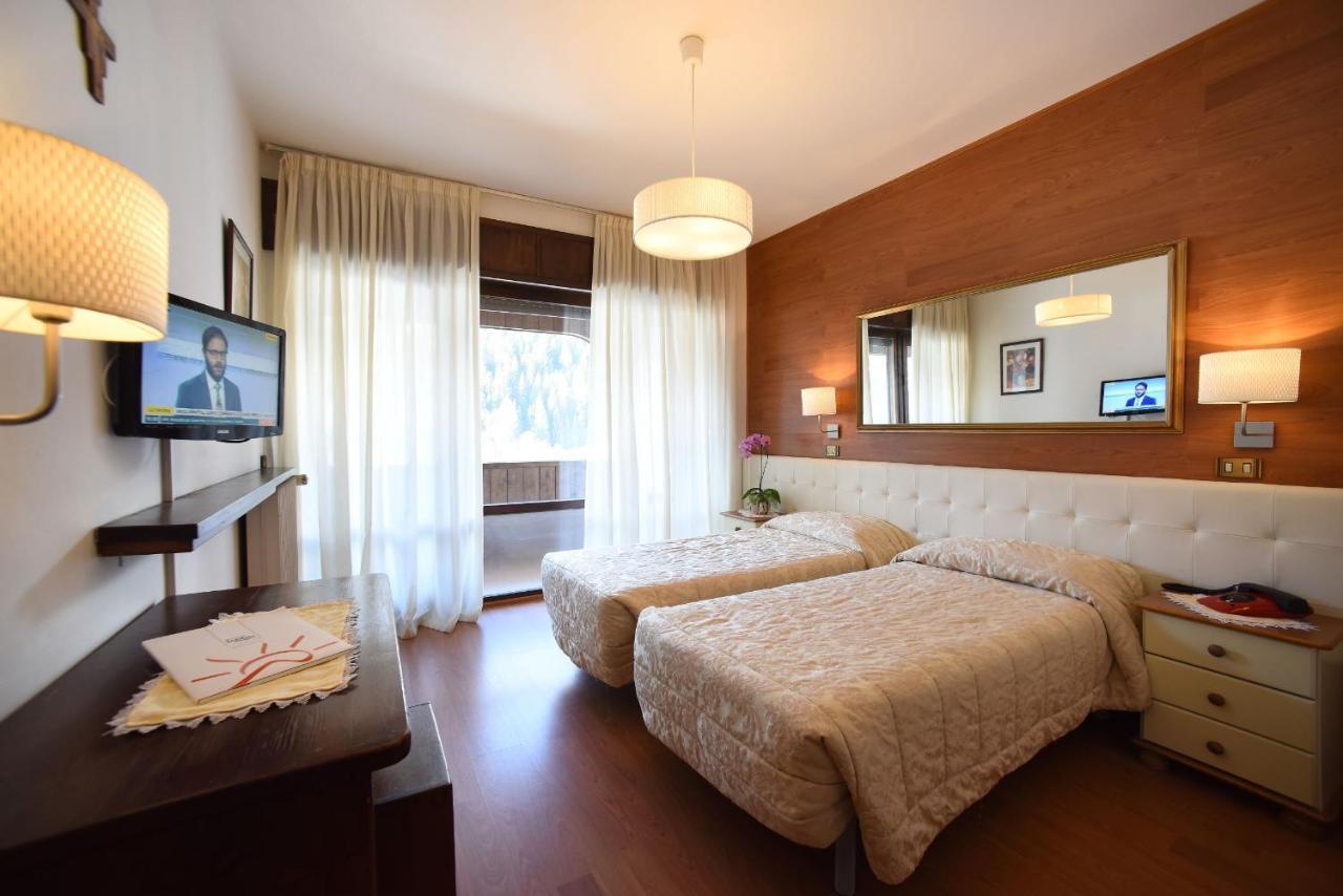 Hotel Corona Val di Zoldo Ngoại thất bức ảnh