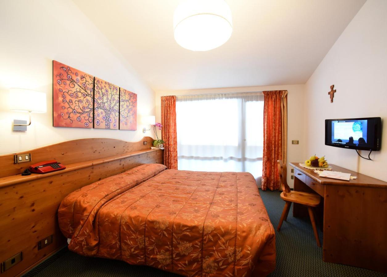 Hotel Corona Val di Zoldo Ngoại thất bức ảnh