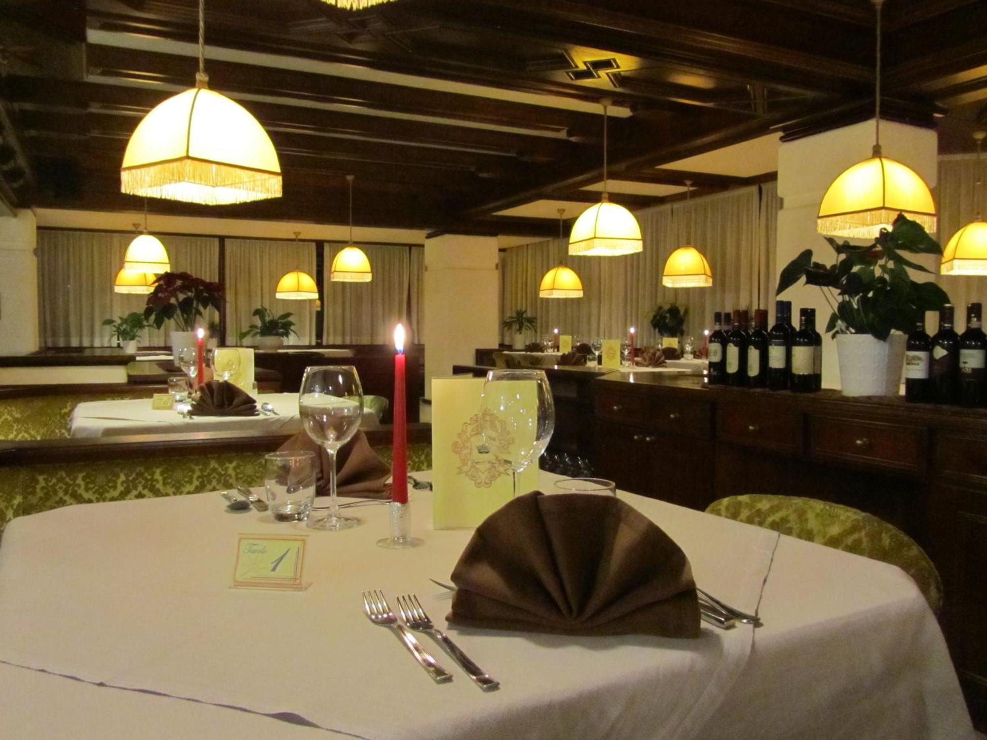 Hotel Corona Val di Zoldo Ngoại thất bức ảnh