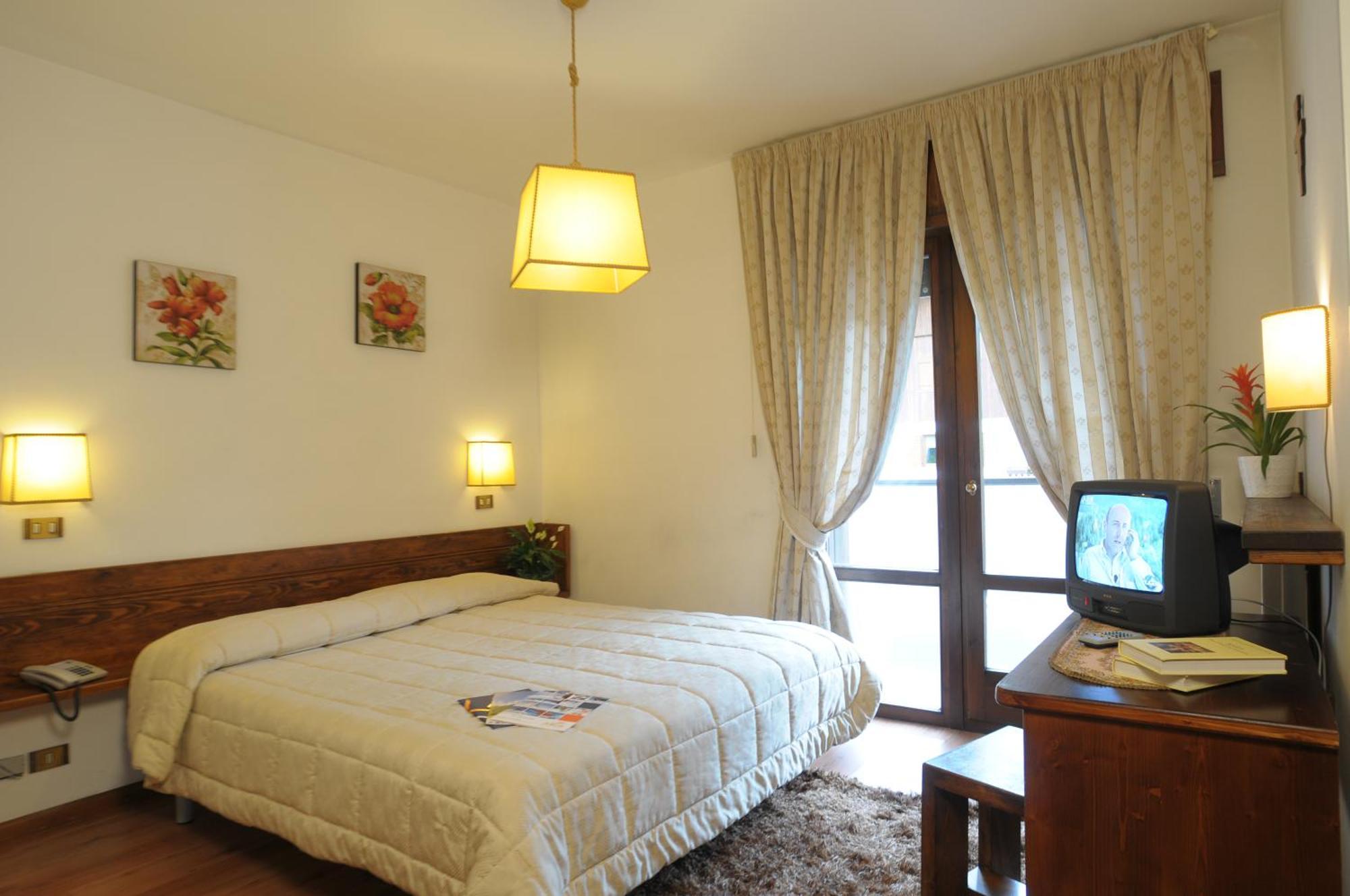 Hotel Corona Val di Zoldo Ngoại thất bức ảnh