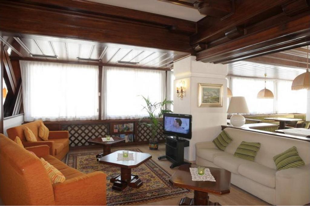 Hotel Corona Val di Zoldo Ngoại thất bức ảnh