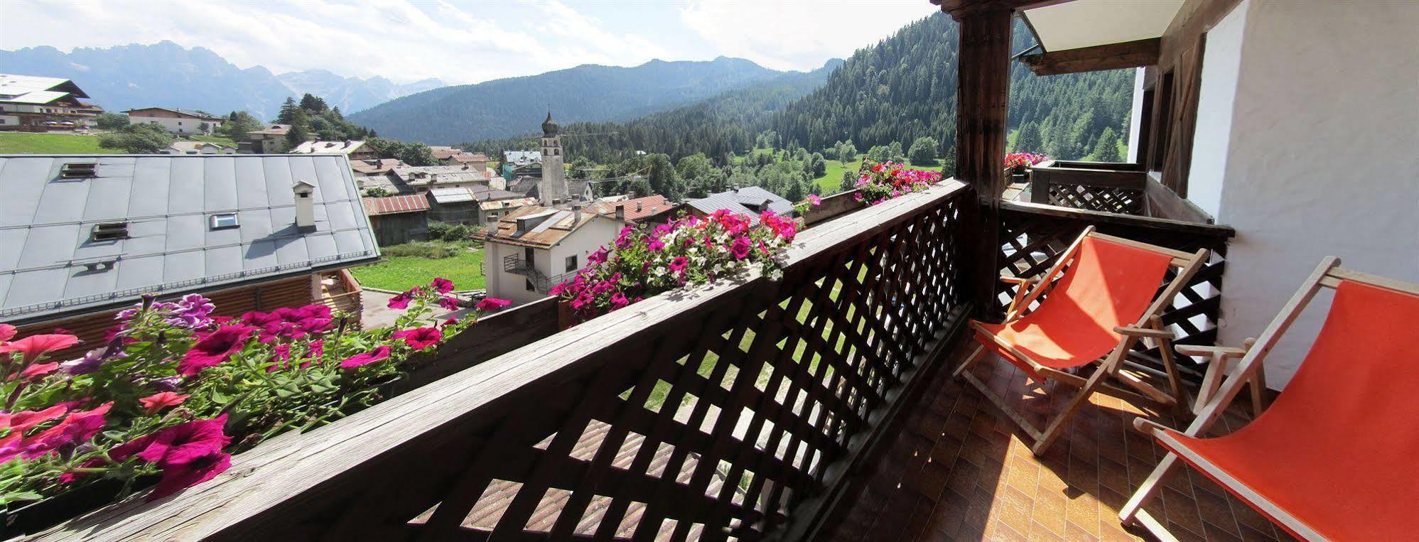 Hotel Corona Val di Zoldo Ngoại thất bức ảnh